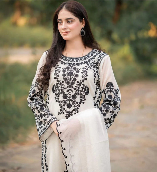 Rubab Closet Winter's Dhanak 3PC Embroidered With Dhanak Embroidered Shawl-105